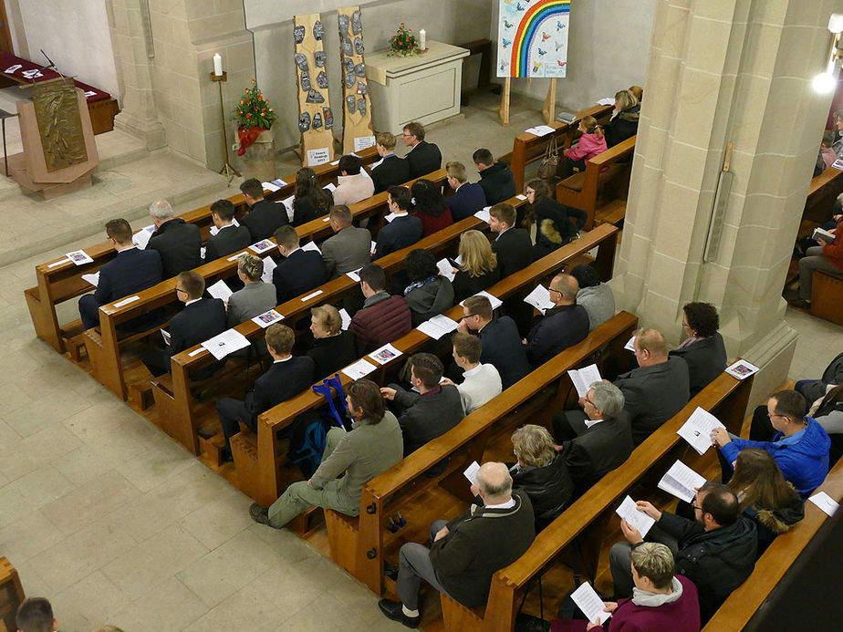 Firmung 2017 in Naumburg (Foto: Karl-Franz Thiede)